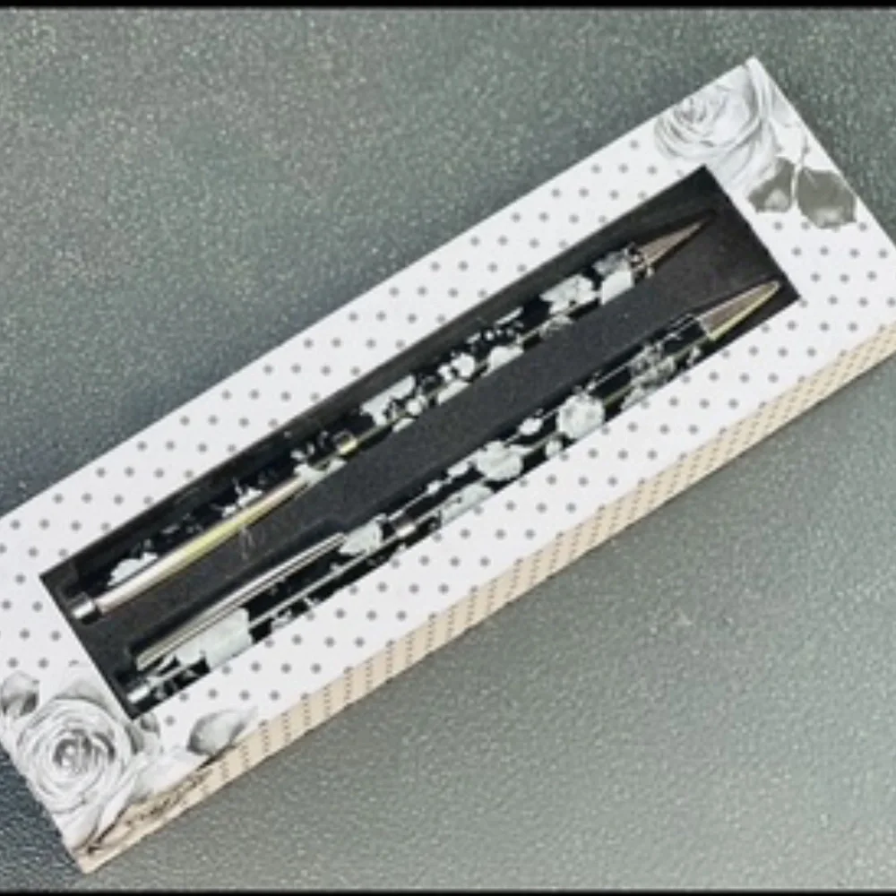 Kate Windgate Designs Black and White 2 pens-NWOT